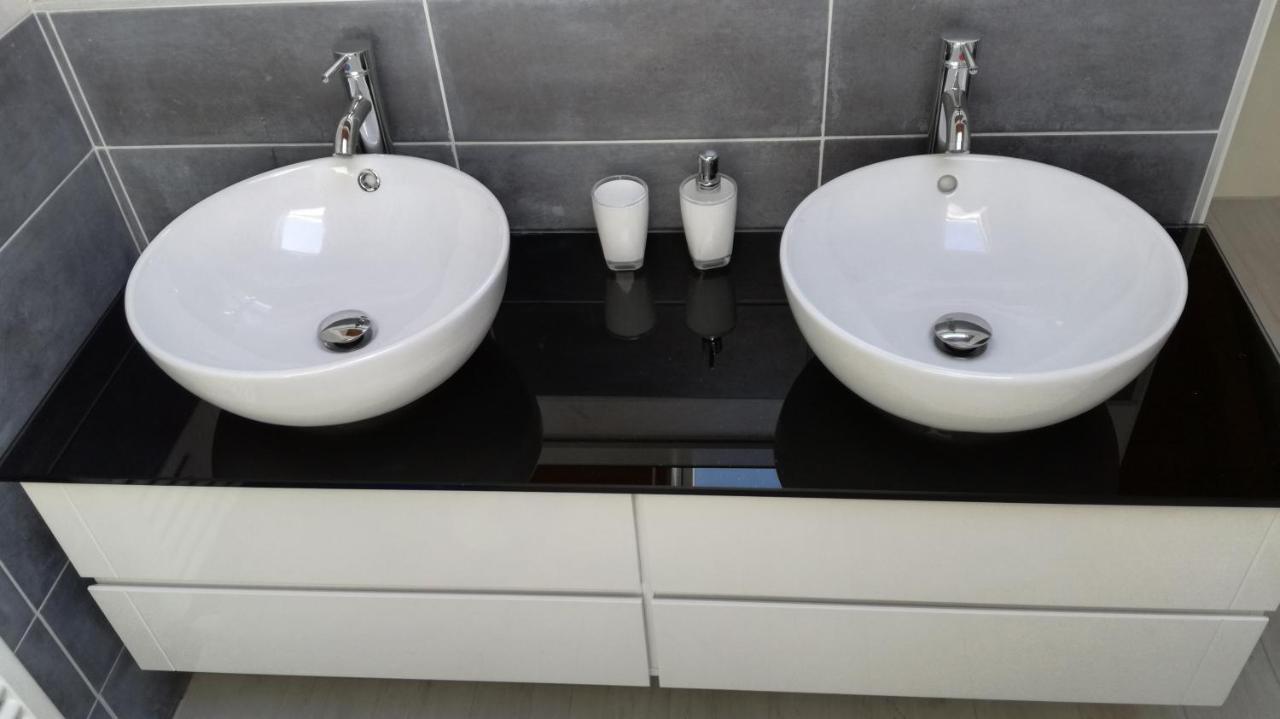 איספרה Charme Lake Loft מראה חיצוני תמונה