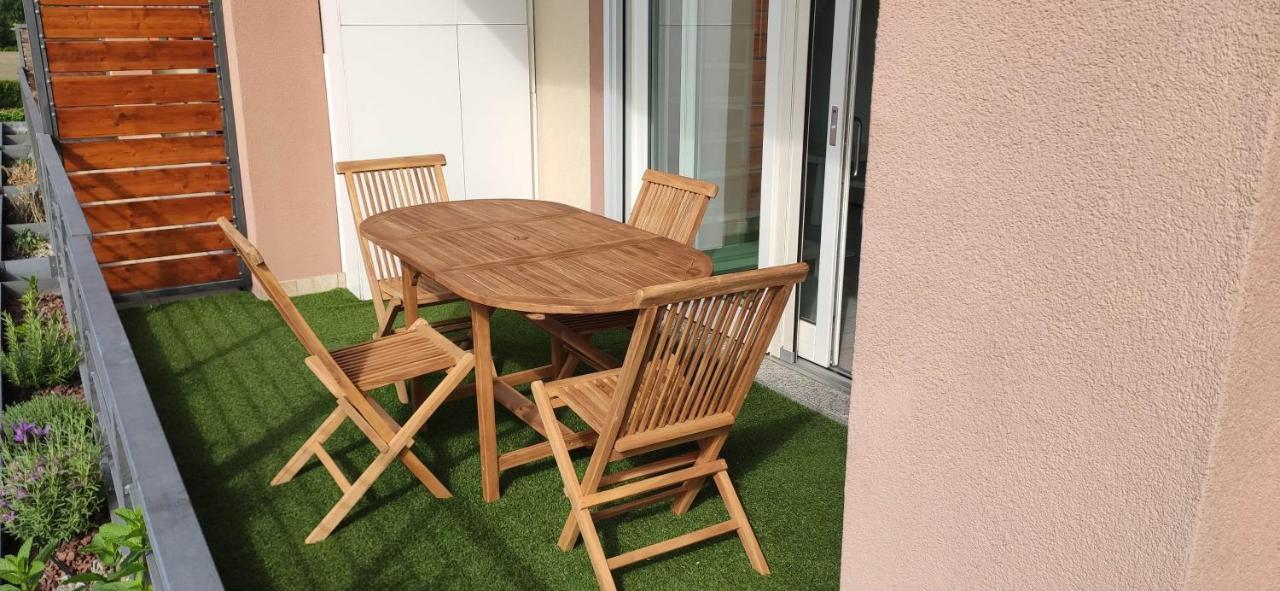 איספרה Charme Lake Loft מראה חיצוני תמונה