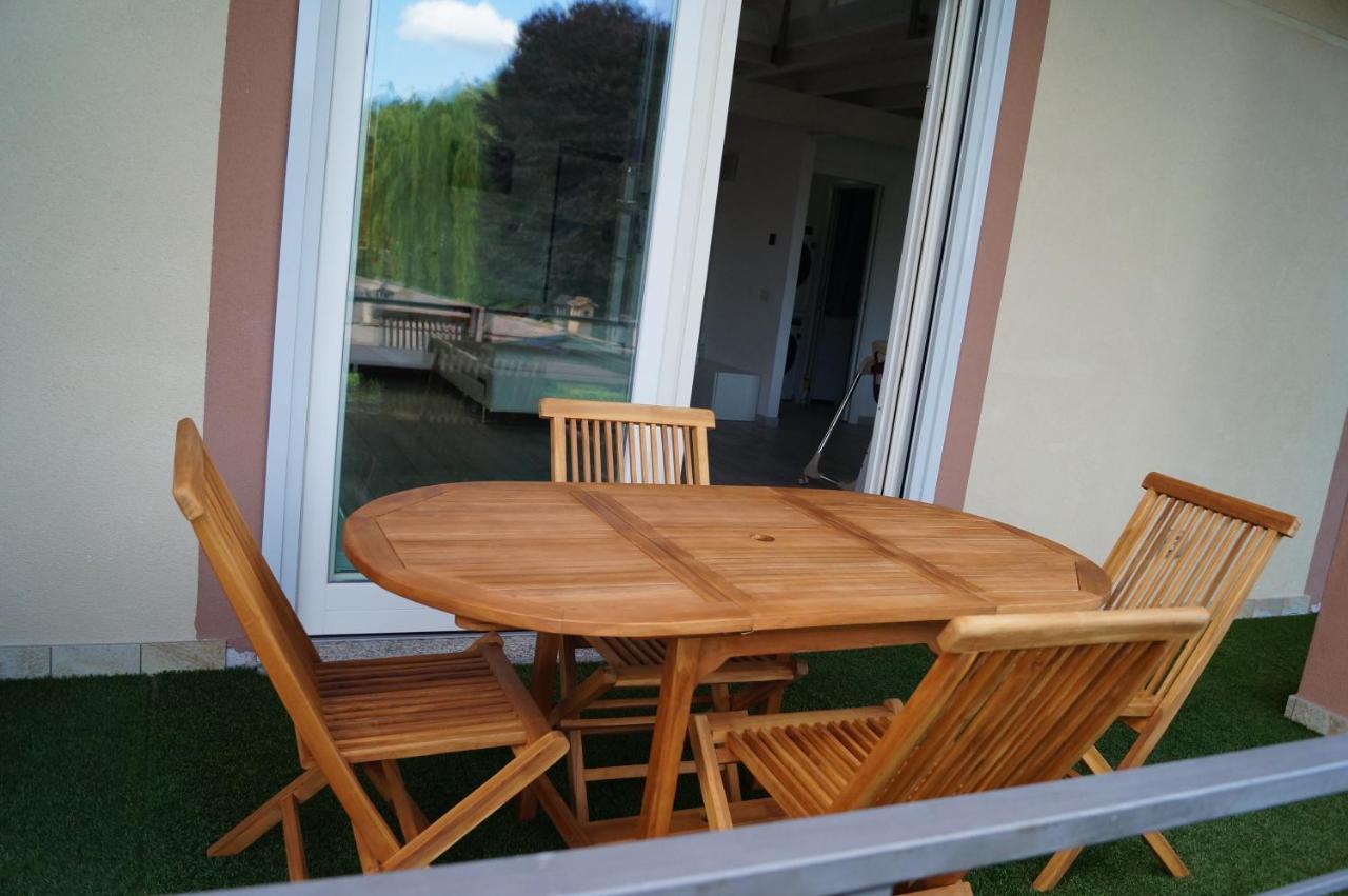 איספרה Charme Lake Loft מראה חיצוני תמונה