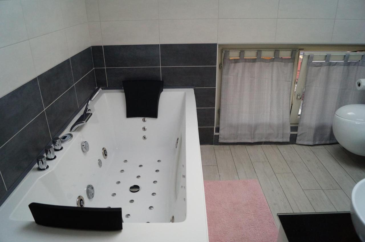 איספרה Charme Lake Loft מראה חיצוני תמונה
